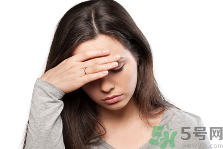 女人濕氣重的癥狀有哪些？女人濕氣重有什么表現(xiàn)？