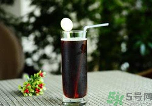 雪碧和可樂哪個對身體的危害更大？雪碧和可樂哪個好？