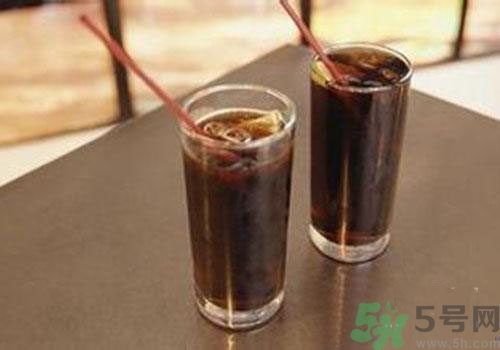 雪碧和可樂哪個對身體的危害更大？雪碧和可樂哪個好？