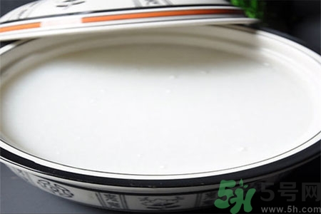 嬰兒能喝米湯加牛奶嗎？嬰兒喝米湯有什么好處？