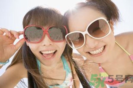臉大應(yīng)該怎么選擇太陽(yáng)鏡？臉大適合什么太陽(yáng)鏡？