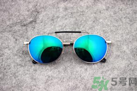 戴墨鏡看得見紅綠燈嗎？墨鏡怎么看紅綠燈？