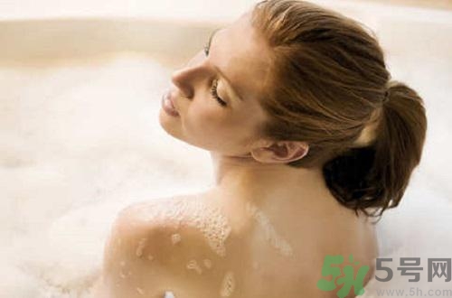 冷水洗澡好還是熱水洗澡好？冷水洗澡好不好？