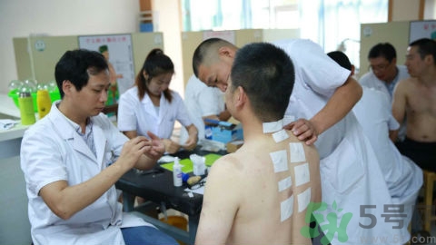 腰痛貼三伏貼有用嗎？腰痛三伏貼貼哪個穴位？