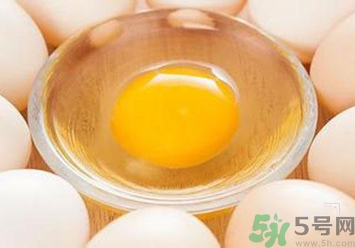 蛋黃和蛋白哪個更有營養(yǎng)？吃蛋黃有什么好處？