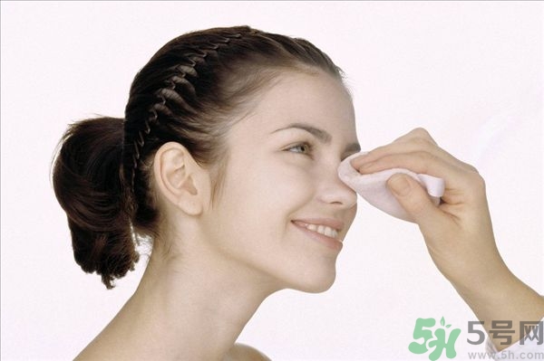 用卸妝水洗臉后還需用洗面奶嗎？卸妝水洗臉后可以不用洗面奶嗎？