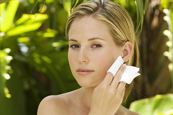 用卸妝水洗臉后還需用洗面奶嗎？卸妝水洗臉后可以不用洗面奶嗎？