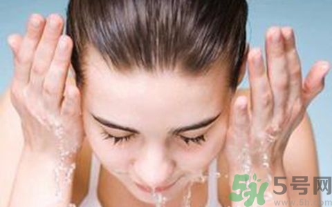 卸妝能用橄欖油嗎？橄欖油可以用來卸妝嗎？