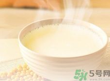 巧克力可以和豆?jié){一起吃嗎?巧克力能和豆?jié){同吃嗎? 巧克力可以和豆?jié){一起吃嗎?巧克力能和豆?jié){同吃嗎?