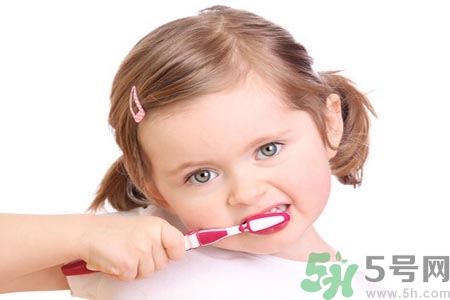 寶寶口腔潰瘍怎么辦？治療寶寶口腔潰瘍方法有什么？