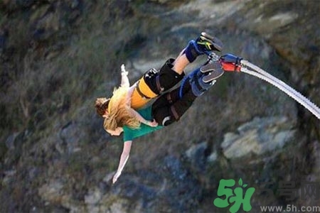 蹦極可以兩個人一起跳嗎？蹦極需要注意什么？