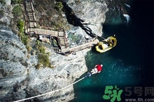 蹦極可以兩個(gè)人一起跳嗎？蹦極需要注意什么？