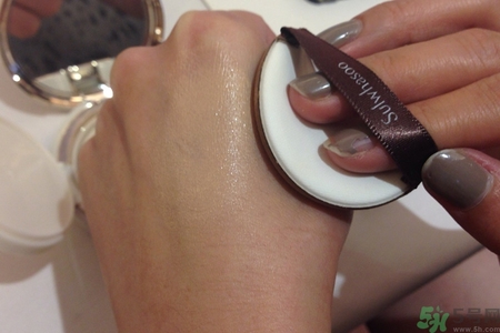 雪花秀櫻花氣墊怎么用？雪花秀櫻花蝴蝶氣墊使用方法