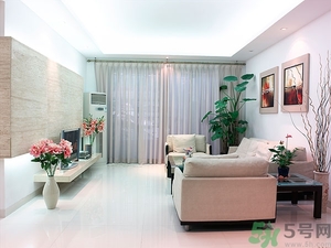 空調(diào)房空氣干燥怎么辦？空調(diào)房里放盆水有用嗎？