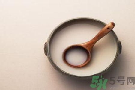 米酒變黃了是什么原因？米酒變黃了還能吃嗎？