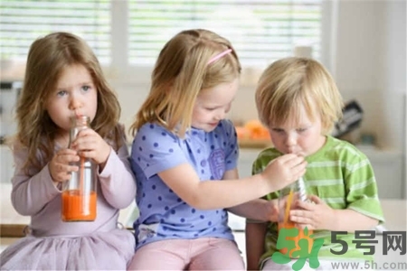 小孩可以喝鮮榨果汁嗎？