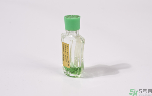 清涼油抹在大腿內(nèi)側(cè)的后果嚴(yán)重 清涼油擦大腿內(nèi)側(cè)的感覺 清涼油抹在大腿內(nèi)側(cè)的后果嚴(yán)重 清涼油擦大腿內(nèi)側(cè)的感覺