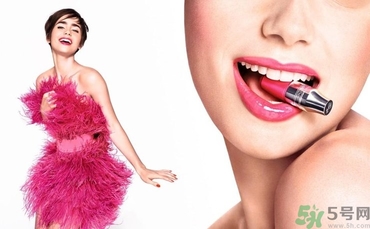 夏季嘴唇干裂是什么原因？夏季嘴唇干裂脫皮怎么辦？