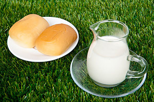 酸奶可以直接敷臉上嗎？酸奶可以敷臉嗎？