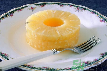 菠蘿為什么要用鹽水泡？吃菠蘿用不用泡鹽水？