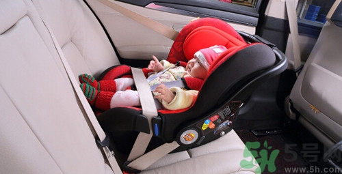 安全座椅能放副駕駛嗎?安全座椅安裝在哪個位置最安全 安全座椅能放副駕駛嗎?安全座椅安裝在哪個位置最安全