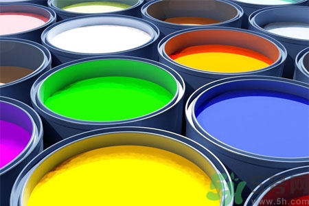 手上有油漆怎么洗？油漆沾到衣服上怎么洗？