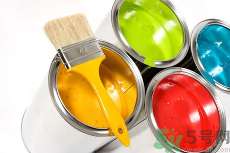 手上有油漆怎么洗？油漆沾到衣服上怎么洗？