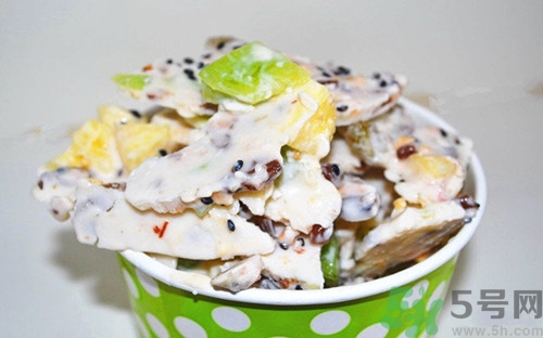 吃炒酸奶會(huì)長胖嗎?炒酸奶的熱量高嗎 吃炒酸奶會(huì)長胖嗎?炒酸奶的熱量高嗎