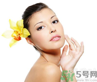 眉心長痘痘是什么原因？眉心長痘痘怎么辦？