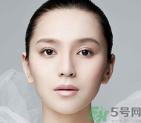 為什么眉心總是長痘痘？眉心長痘痘怎么回事？