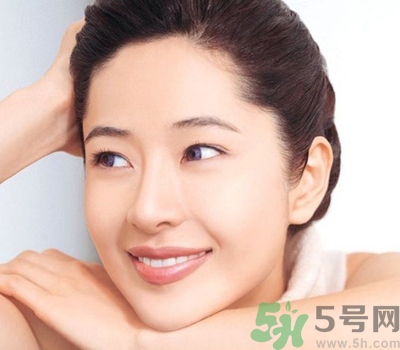 為什么眉心總是長痘痘？眉心長痘痘怎么回事？