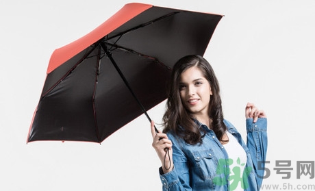 太陽傘什么顏色最防曬?太陽傘顏色越深越好嗎 太陽傘什么顏色最防曬?太陽傘顏色越深越好嗎