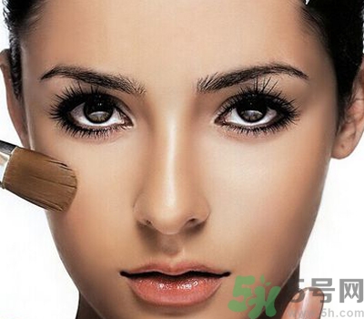 化妝怎么遮住黑眼圈？眼睛黑眼圈怎么化妝？