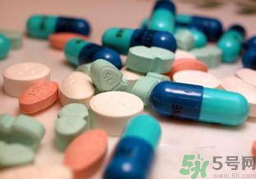 藿香正氣水和感冒藥能一起吃嗎？藿香正氣水不能和什么一起吃？