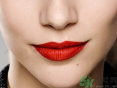 怎么涂口紅顯得嘴小?涂口紅顯嘴小的技巧 怎么涂口紅顯得嘴小?涂口紅顯嘴小的技巧