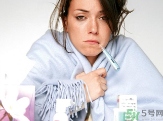 夏季身體發(fā)燙怎么辦？夏季發(fā)燒怎樣快速降溫？