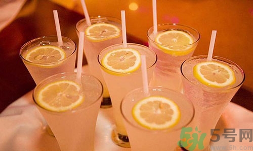 喝檸檬水放冰糖好嗎?檸檬水可以放冰糖嗎? 喝檸檬水放冰糖好嗎?檸檬水可以放冰糖嗎?