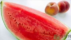 桃子和西瓜一起吃會中毒嗎？桃子和西瓜不能一起吃嗎？