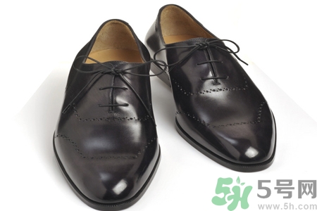 皮鞋發(fā)霉怎么處理？皮鞋發(fā)霉怎么清洗？