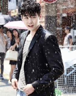 李鐘碩發(fā)型是什么？姜哲發(fā)型是什么？