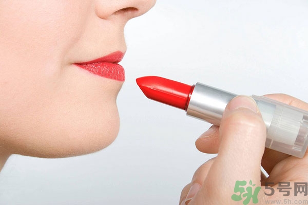 唇色淺用什么顏色的口紅？涂什么顏色的口紅最自然？