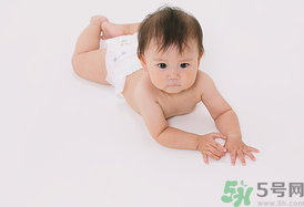 寶寶用尿布好還是尿不濕好？寶寶用的尿不濕哪個(gè)牌子好？