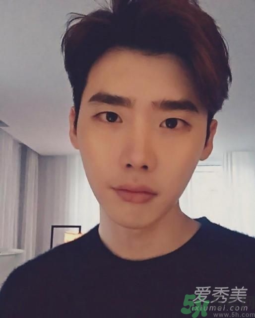 李鐘碩發(fā)型是什么？姜哲發(fā)型是什么？