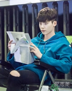 李鐘碩發(fā)型是什么？姜哲發(fā)型是什么？