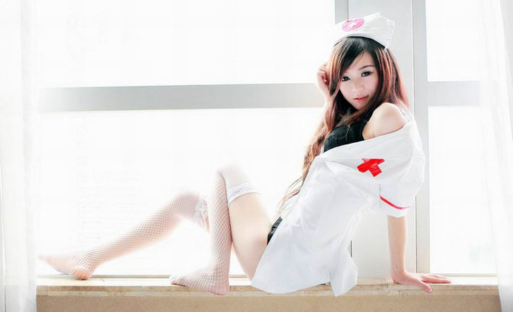 涂口紅前用什么打底？涂口紅前需要涂什么？