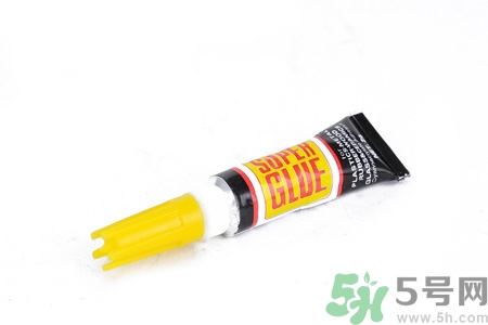 502膠水怎么洗？如何祛除衣服上的膠水？