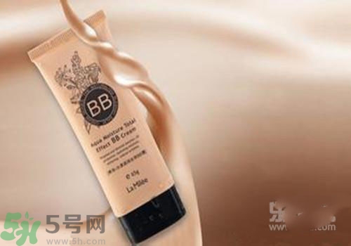 bb霜用洗面奶可以洗干凈嗎？bb霜洗面奶沒(méi)洗干凈有什么危害？