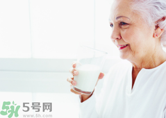 老年人骨質(zhì)疏松吃什么好？骨質(zhì)疏松應(yīng)該如何預(yù)防？