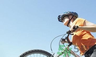 女孩被耳機(jī)線(xiàn)割喉 耳機(jī)線(xiàn)的正確佩戴方式 女孩被耳機(jī)線(xiàn)割喉 耳機(jī)線(xiàn)的正確佩戴方式