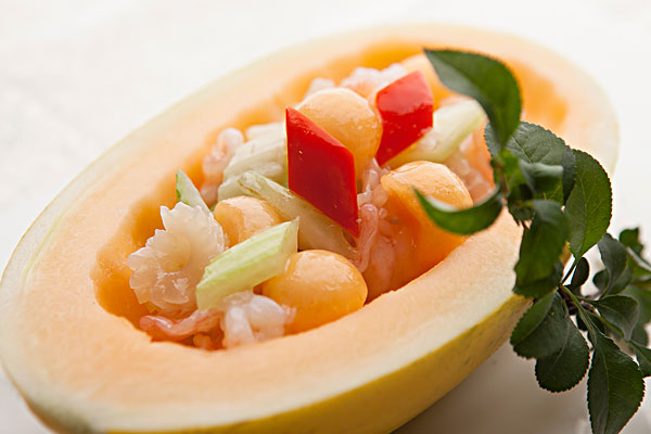 吃哈密瓜嗓子疼是怎么回事？吃哈密瓜喉嚨不舒服是怎么回事？